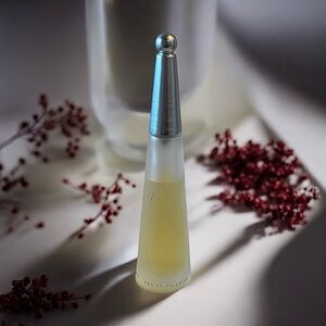 Vintage L'eau D’ Issey By Issey Miyake 1.6 oz EDT Floral Aquatic Spray Frosted